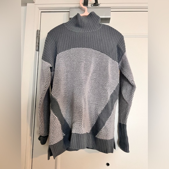 Lululemon Two Tone Wool Turtleneck - Picture 2 of 2